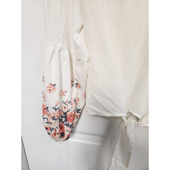 PattPat Blouse White & Floral - Picture 2 of 5